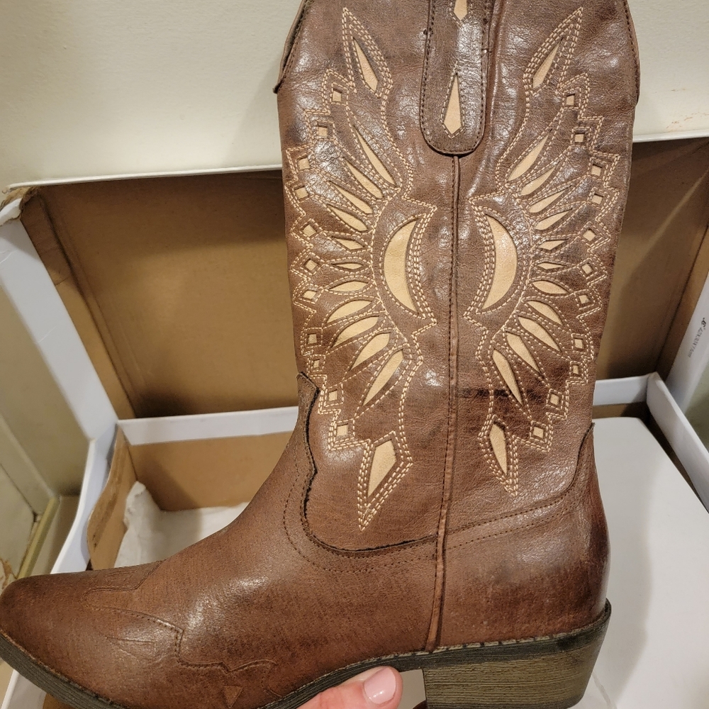 Women's cowboy boots